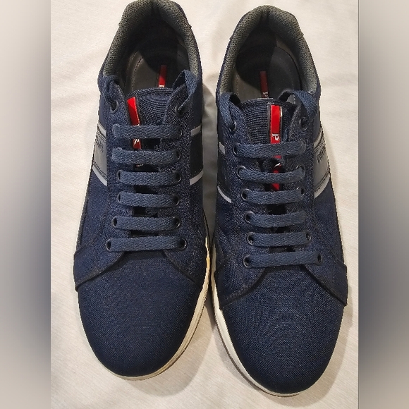 PRADA - Picture 2 of 8